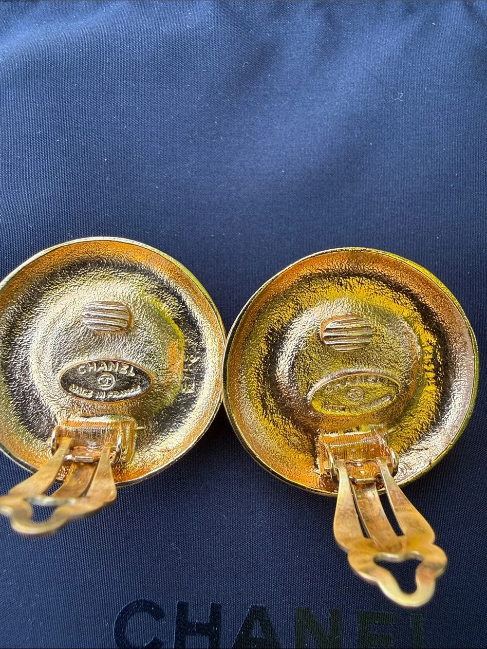 CHANEL Gold and Brown Button Earrings with Tiger's Eye Centers - Picture 4 of 9